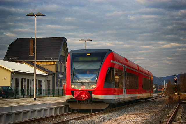 Schienen-Infrastruktur in der Region / NRW möchte wieder "Bahnland Nr. 1" werden - so Ministerpräsident H. Wüst 2022 bei der Eröffnung der elektrifizierten Strecke BOH - WES. Quelle: www.pixabay.com/de