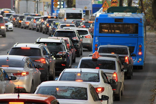 Der motorisierte Individualverkehr bestimmt bis heute das Verkehrsbild auch in unserer region. / Quelle: www.pixabay.com