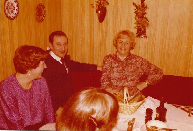 Von links: Fr. Cebulla, Hr. Essing und Frau Berendsen. Quelle: Fotoalbum Cebulla. Von links: Fr. Cebulla, Hr. Essing und Frau Berendsen. Quelle: Fotoalbum Cebulla.