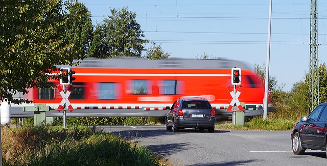 Die Zukunft des ÖPNV - Eine vernetzte Struktur von Bahnen und Bussen - besonders in ländlichen Regionen. Quelle: www.pixabay.com