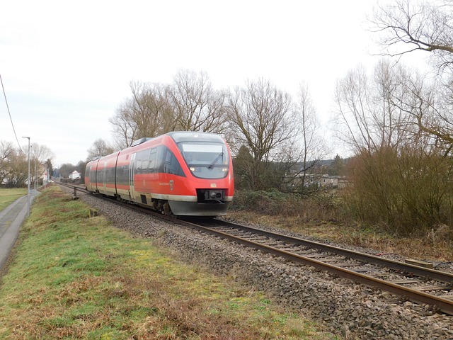 Unbeschrankte Bahnstrecken - noch immer auf zahlreichen Strecken vorhanden. Quelle: www-pixabay.com / Leif von Speyer 