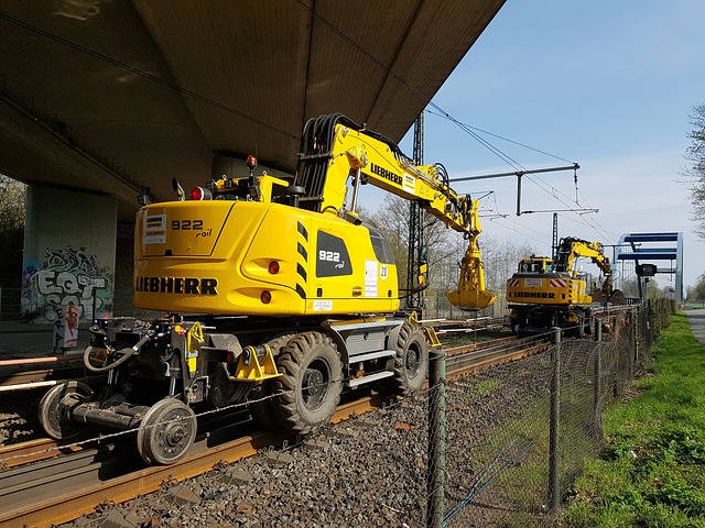 Sanierung und Reaktivierung des Schienennetzes - Ein elementarer Baustein der Verkehrswende. Quelle: www.pixabay.com / KarinKarin-